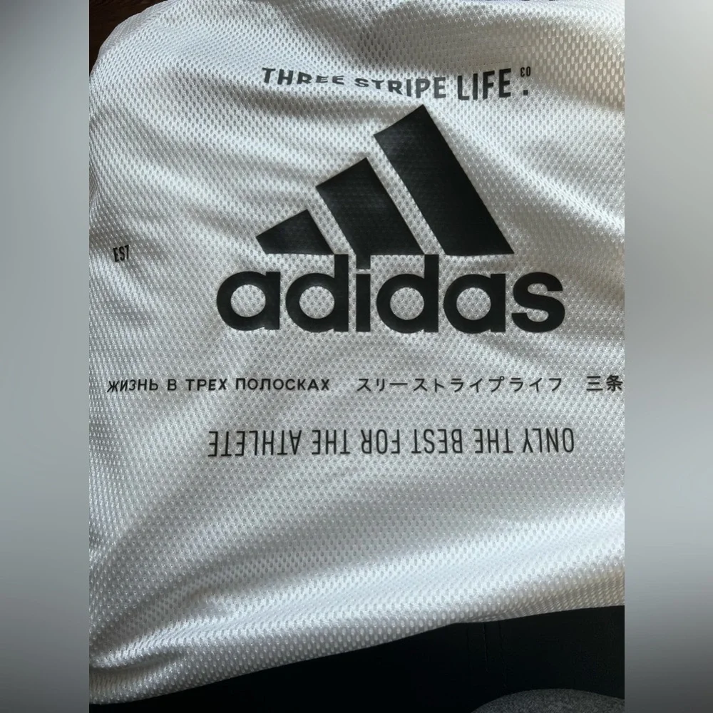 Adidas logo top - size medium (Japanese, Russian, Chinese wording)